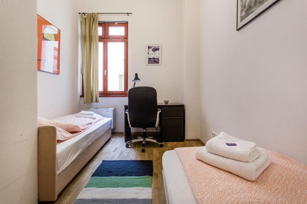 Family Suite By Heroes' Square Budapest Exterior photo