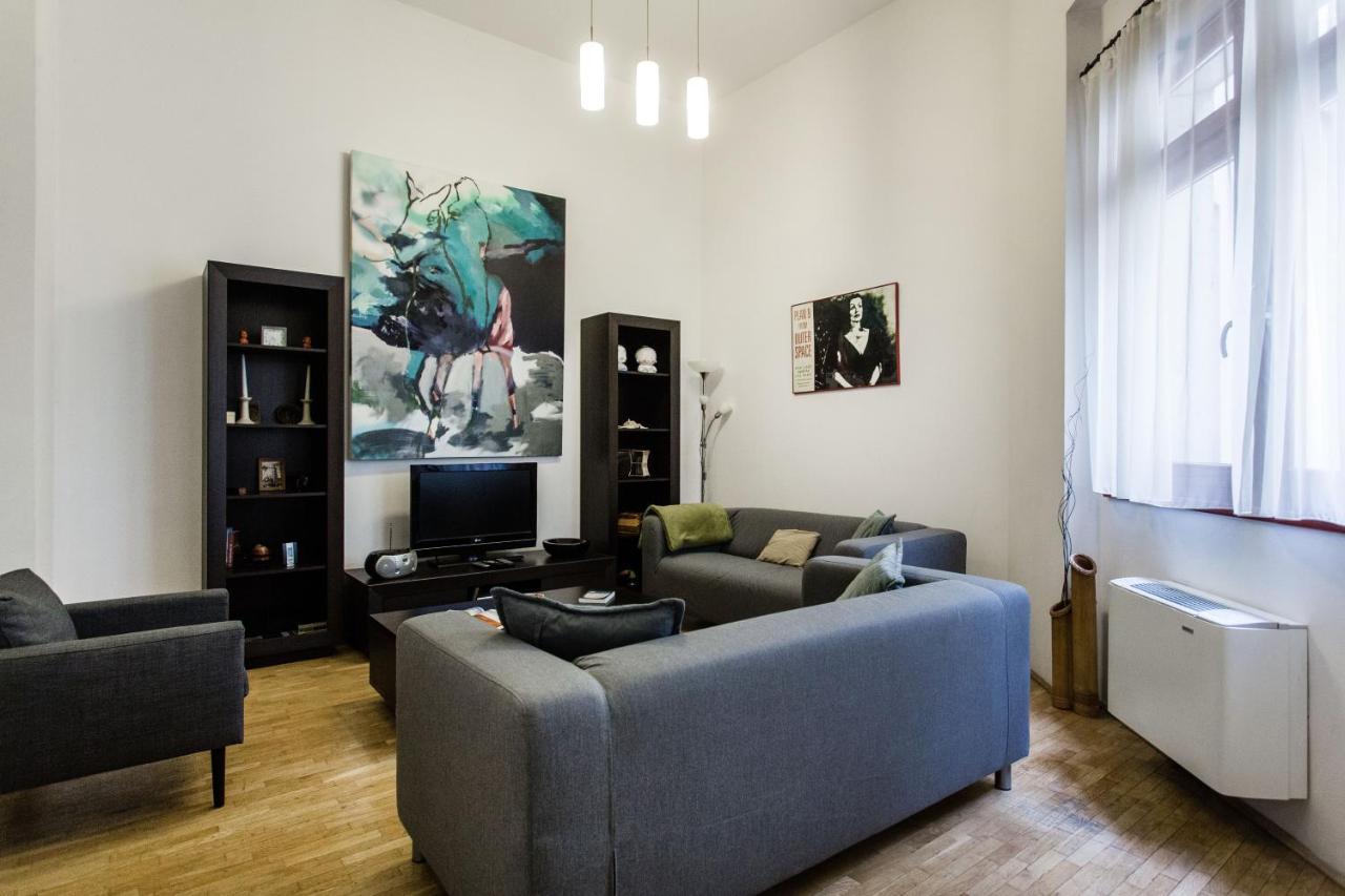 Family Suite By Heroes' Square Budapest Exterior photo